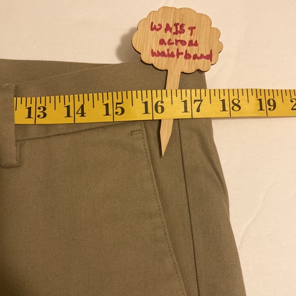 Dockers signature khaki color slim fit pants W34 32. 98% cotton. 2% elastine - Picture 4 of 10